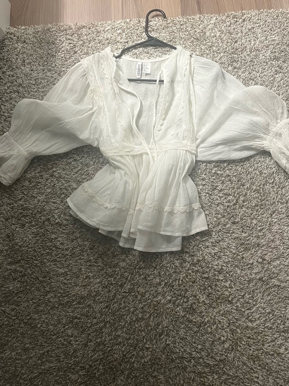 H&M White Ruffled Peasant Blouse